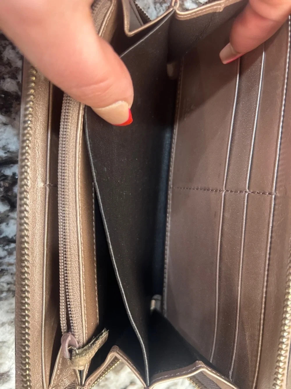 Gucci Embossed GG Zip Around Wallet in Pink COA incl. - Picture 10 of 15